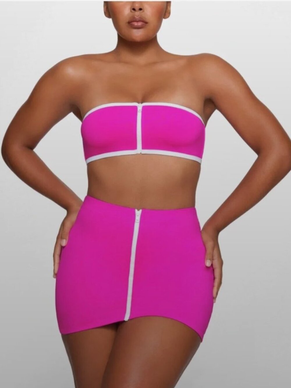 SKIMS Swim - Sporty Zipper Bandeau Bikini Top in Hibiscus Size Medium